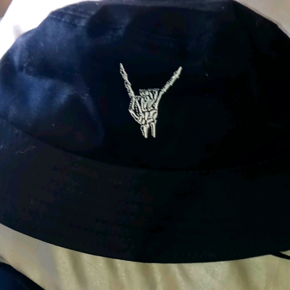 Bucket hat - Picture 1 of 3